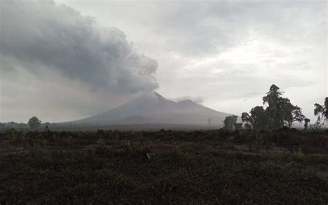 Thousands evacuated in Papua New Guinea after Mt Ulawun erupts | RNZ News