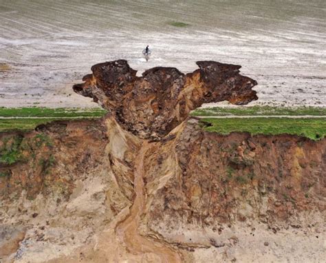 An interesting example of coastal erosion at Happisburgh in Norfolk - The Landslide Blog - AGU ...