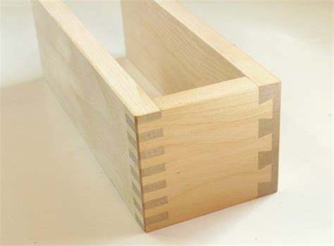 Dovetail joint vs box joint