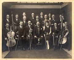 Category:Orchestras from the United Kingdom - Wikimedia Commons