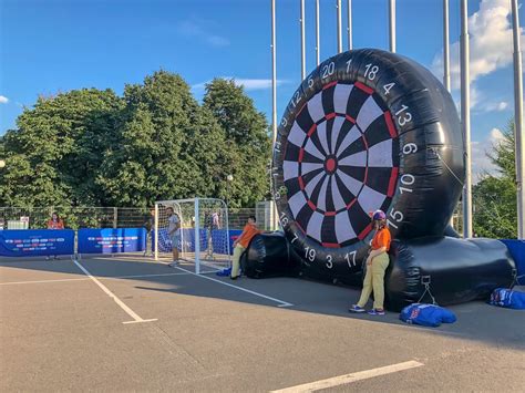 Huge inflatable target for foot darts - Creative Commons Bilder