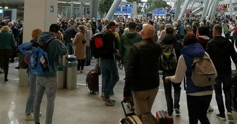 Flughafen Düsseldorf positiver Sprengstofftest: Flugsteig A nach Alarm geräumt