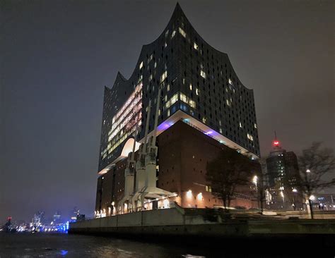 the Elbphilharmonie Hamburg at night | Hamburgs spectacular … | Flickr