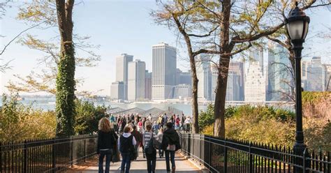 Brooklyn Heights Promenade: Attractions in Brooklyn, NY