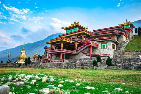 Dirang Monastery: How To Reach, Best Time & Tips