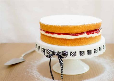 Easy Victoria Sandwich Cake Recipe | Kitchen Mason