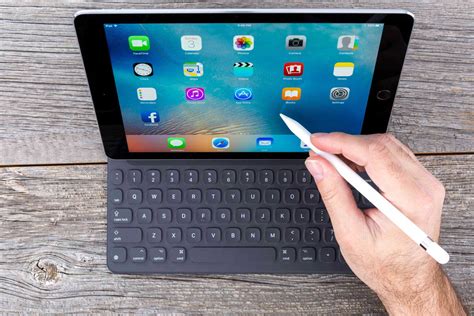 iPad Pro Keyboard မှာ Trackpad ကိုပါ ထည့်သွင်းပေးတော့မယ့် Apple ...