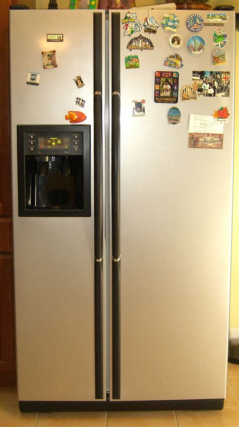 SAMSUNG SIDE BY SIDE REFRIGERATOR - SAMSUNG SIDE BY - BIG REFRIGERATOR