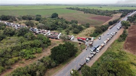 IT glitch resolved, but traffic congestion persists at Lebombo border post | Business