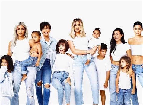 Kylie Jenner Is Still Missing From the Kardashian Christmas Card - E! Online | Familia ...