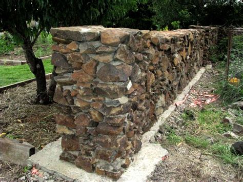 Building good looking stone walls