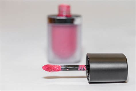 Makeup Brush above white background (Flip 2019) - Creative Commons Bilder