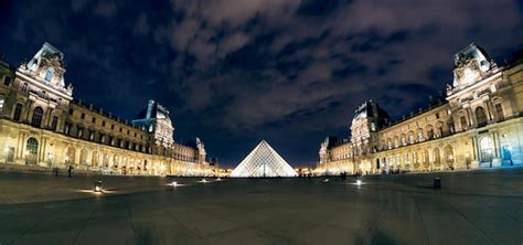 Premium Photo | The louvre museum at night in paris