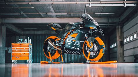 The 2023 KTM RC 8C Is a Track-Only Scalpel Made Even More Cutting Edge