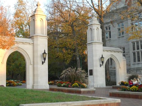 Sample Gates at Indiana University | Casas americanas, Casas ...