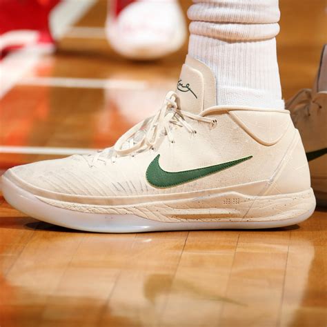 What Pros Wear: Giannis Antetokounmpo’s Nike Kobe A.D. 2017 Shoes - What Pros Wear