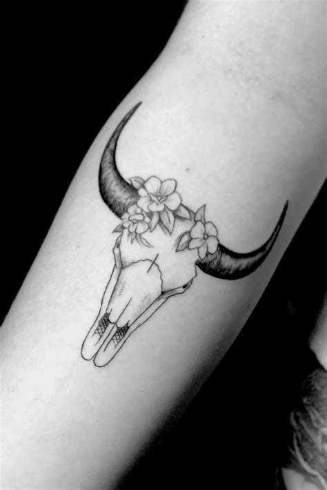 Longhorn Skull With Flowers Tattoo - inlemoistyi