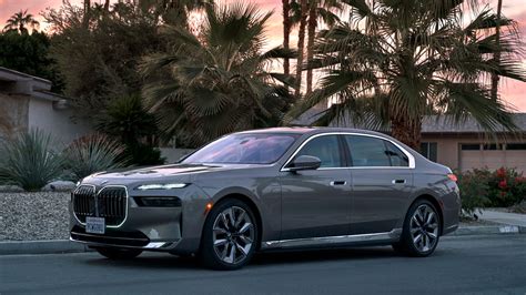 10 Luxury Alternatives To The BMW i7 | Flipboard