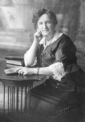 Biography of Nellie McClung, a Women's Rights Activist