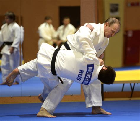 Fit Fix: Watch Vladimir Putin Face Off With the Russian Judo Team - Men ...