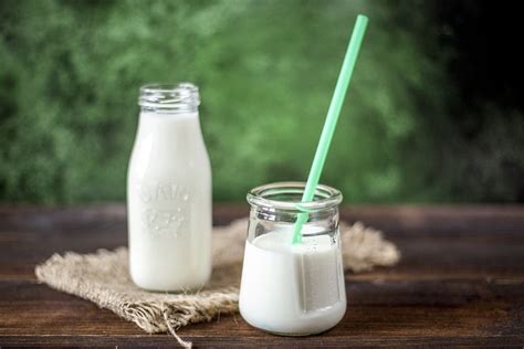 Food Myth – Reduced fat milk has added sugar - True North Wellness