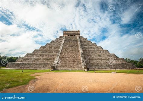 El Castillo or Temple of Kukulkan Pyramid, Chichen Itza, Yucatan ...