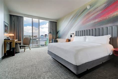 Hilton Hotels in Houston, TX - Find Hotels - Hilton