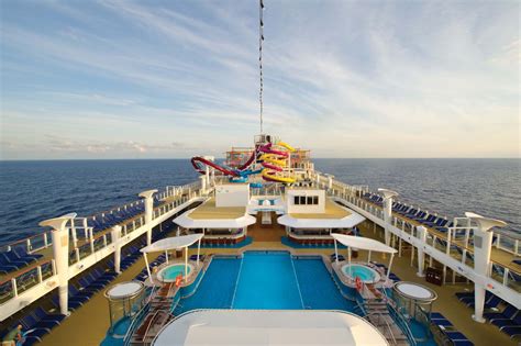 The Norwegian Breakaway, New Orleans’ largest cruise ship ever, sets sail. - Curbed New Orleans