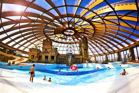 Hotels with their own water parks | incredible water slides, pools and rides