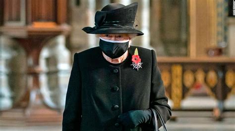 Queen Elizabeth seen in face mask for first time during commemorative ...