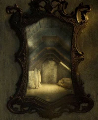 Add A Haunted Mirror To Your Scary Halloween Decorations - Thrillvania