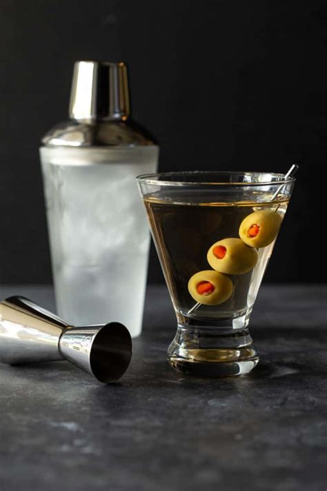 Gin Martini Recipe (Make classic cocktails at home!) - Garnish with Lemon