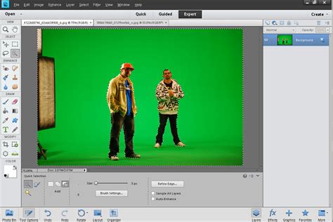 How to use a green screen to put a different background behind your ...