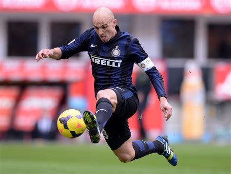 Tottenham Weigh Summer Move for Inter Milan Midfielder Esteban Cambiasso | IBTimes UK