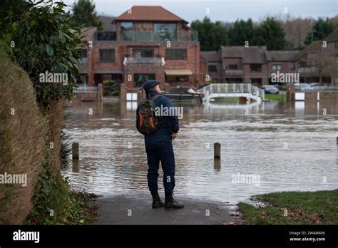 Marlow, UK. 5th January, 2024. The River Thames has burst it's banks in Marlow, Buckinghamshire ...