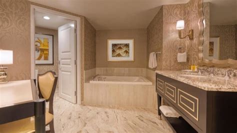 10 Best Las Vegas Hotels with In-Room Jacuzzi Tubs in 2022