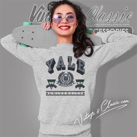 Yale University Athletics Bulldogs Shirt - Vintagenclassic Tee