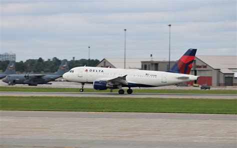 Delta Air Lines A319 | Delta airlines, Delta, Airline