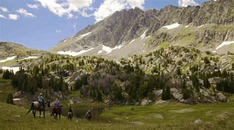 Dude Ranches Near Yellowstone - The Dude Ranchers Association