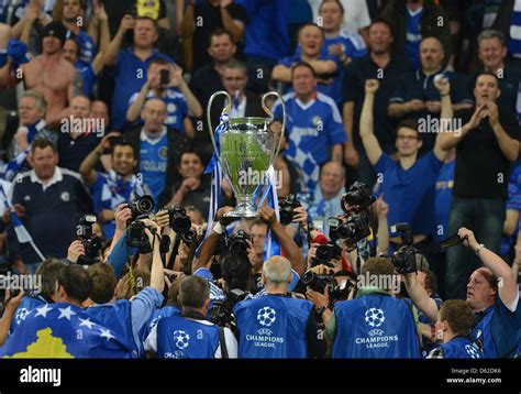 Chelsea player hi-res stock photography and images - Alamy