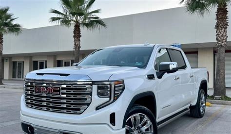 GMC SIERRA DENALI 2023 – JM Automotriz