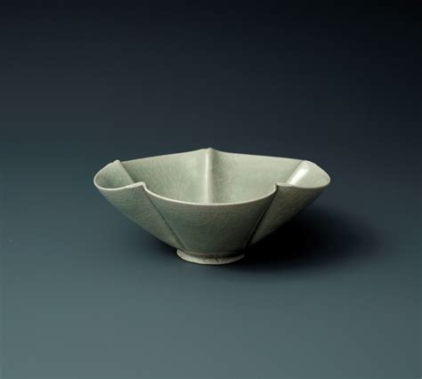 A RARE YAOZHOU FLORAL-FORM BOWL, FIVE DYNASTIES-NORTHERN SONG DYNASTY ...