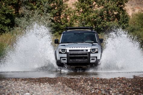 2020 Land Rover Defender CGI Gets the Off-Road Wheels It So Desperately ...