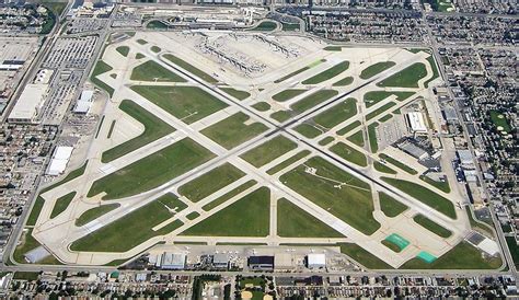 5 Of The Most Challenging Airports To Land At In The USA