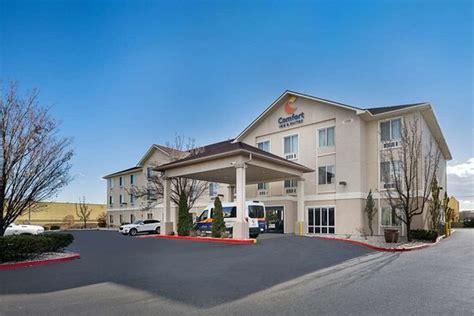 COMFORT INN & SUITES AIRPORT - Updated 2024 Prices & Hotel Reviews ...