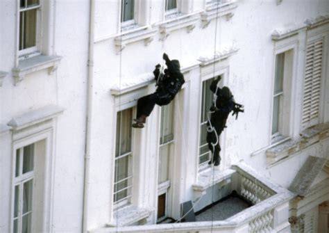 Unseen pictures of the Iranian Embassy siege released ahead of 40th anniversary | Metro News