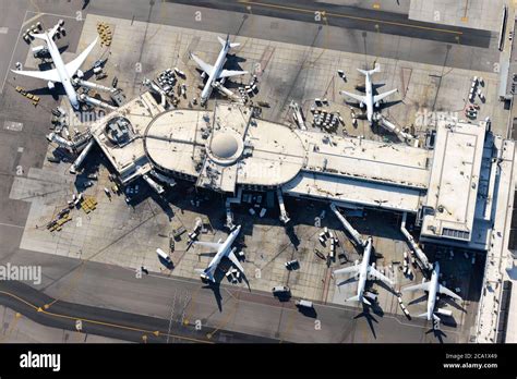 United Airlines Terminal 7 at Los Angeles International Airport (LAX ...