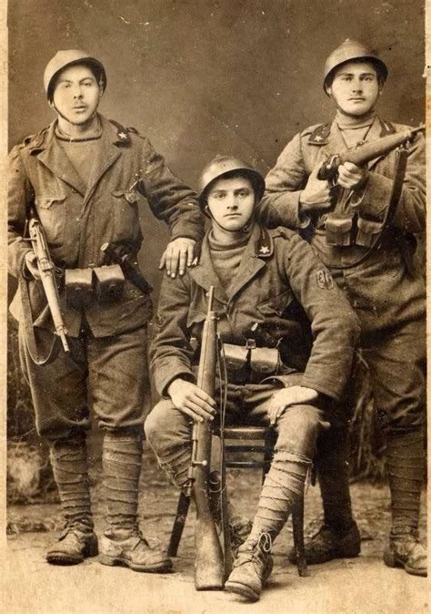 italian soldiers ww1 - Google Search | Italian army, Ww1 photos, Soldier pose