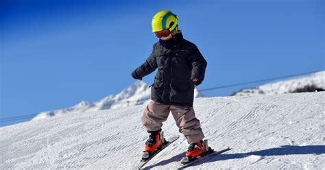 Family ski lessons | Hunter Chalets | Avoriaz Alpine Ski School