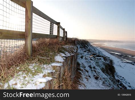 1+ Cliff edge fence over beach Free Stock Photos - StockFreeImages